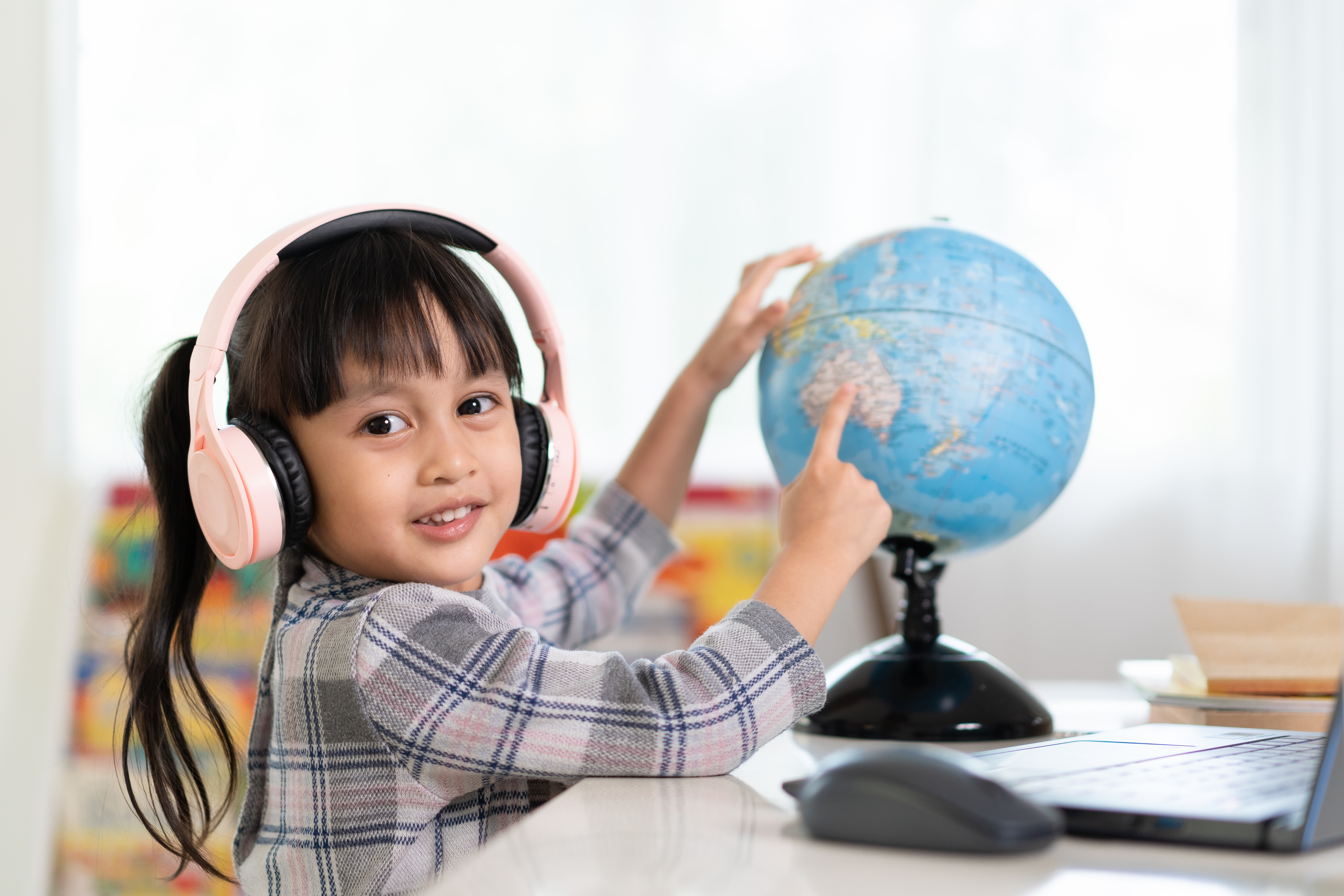 The Advantages of Multilingual Education for Children’s Cognitive Development
